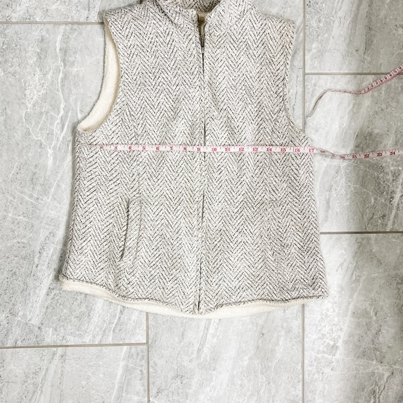 Altar’d State Cream Herringbone Gray Print Fleece Lined Full Zip Oversized Vest - Picture 4 of 7